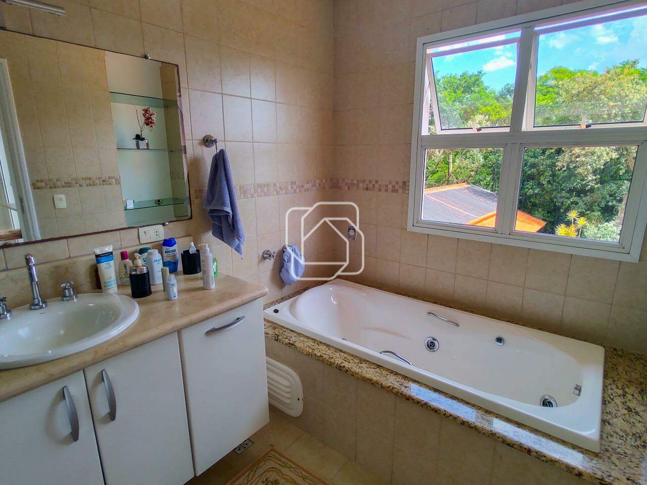 Casa de Condomínio à venda em Itu - SP - Parque Village Castelo: Banheiro da suíte