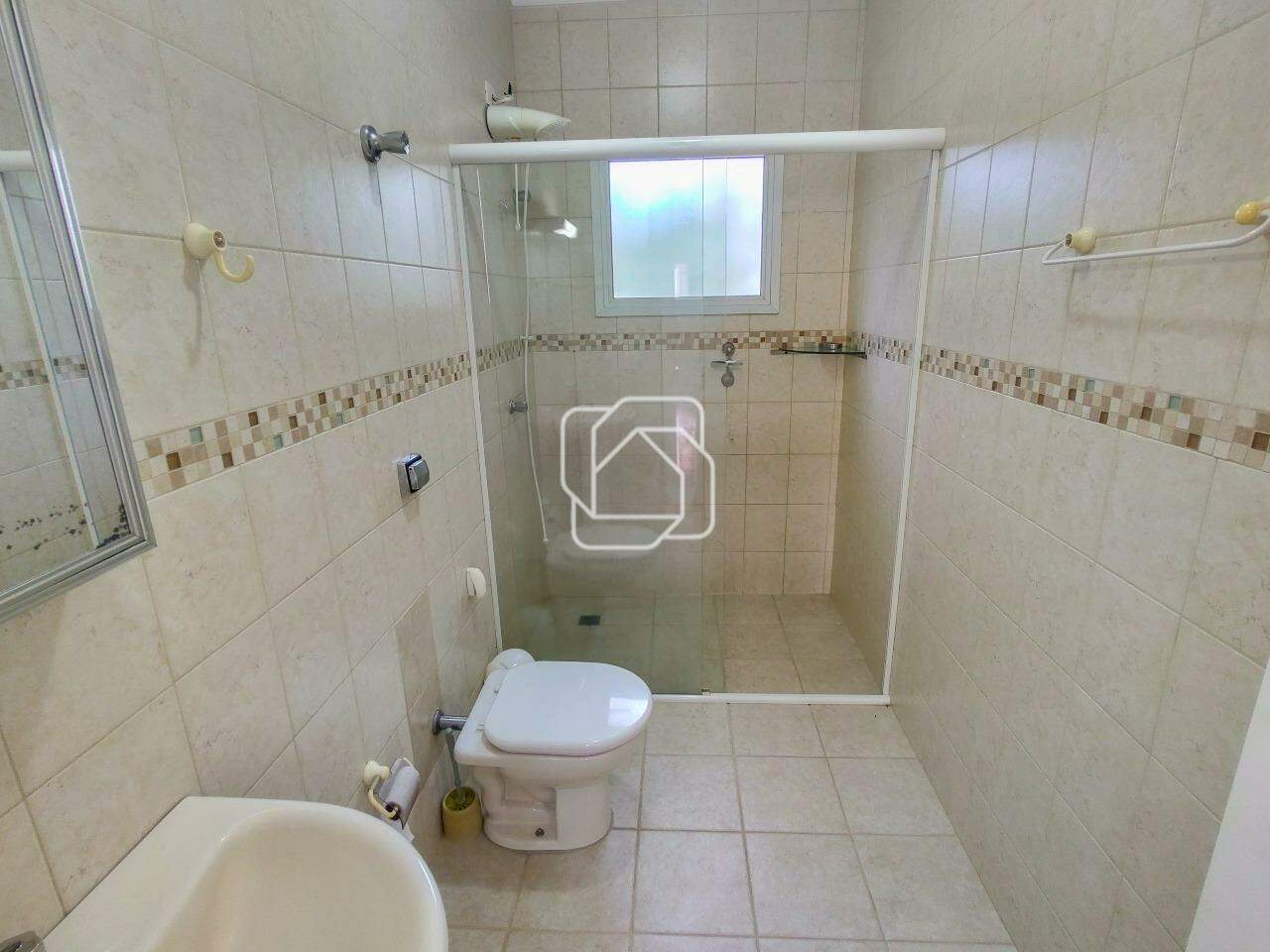 Casa de Condomínio à venda em Itu - SP - Parque Village Castelo: Banheiro da casa de hóspedes