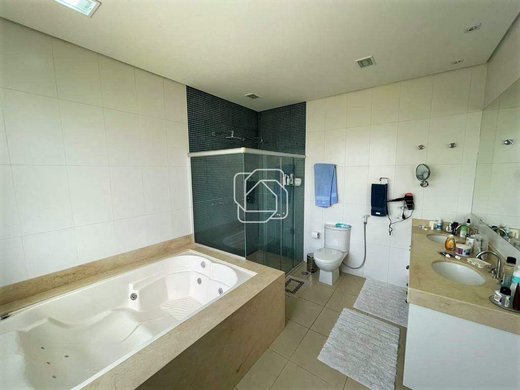 Casa de Condomínio à venda em Itu - SP - Fazenda Vila Real de Itu: Banheiro com hidromassagem