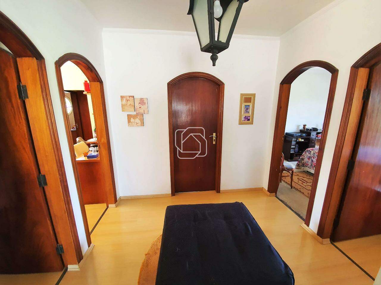 Casa de Condomínio à venda em Itu - SP - Condomínio Campos de Santo Antônio: Acesso aos quartos