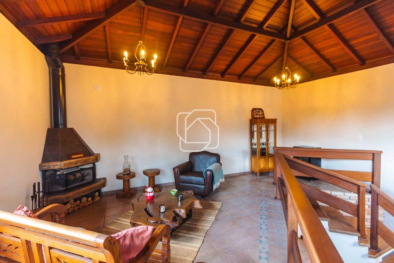 Casa de Condomínio à venda em Indaiatuba - SP - Recanto das Flores: Mezanino com sala de lareira