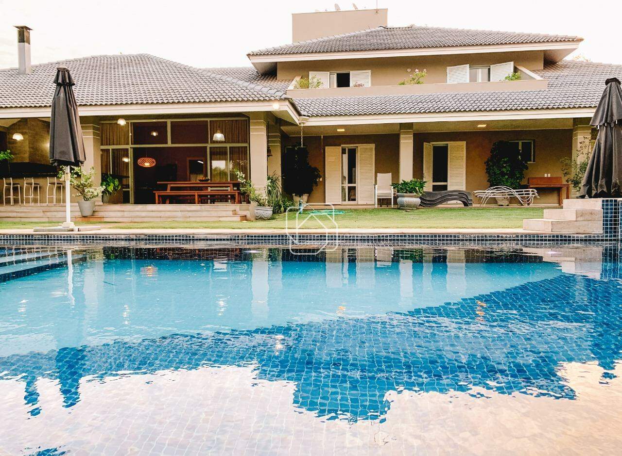 Casa de Condomínio à venda em Itu - SP - Condomínio Terras de São José: Área piscina e lateral da casa