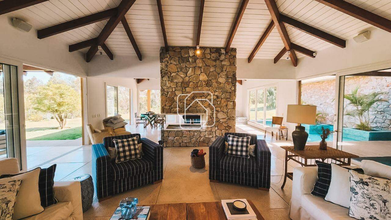 Casa de Condomínio à venda em Itu - SP - Condomínio Terras de São José II: Sala de estar, lareira