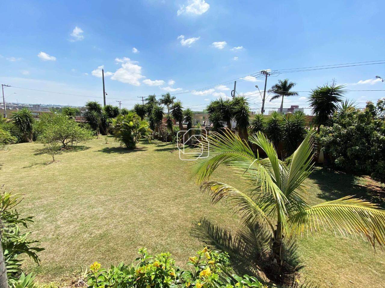Casa de Condomínio à venda em Salto - SP - Haras Paineiras: Gramado com paisagismo
