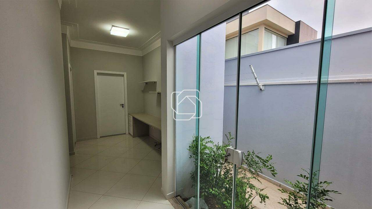 Casa de Condomínio à venda em Indaiatuba - SP - Jardim dos Lagos: Corredor