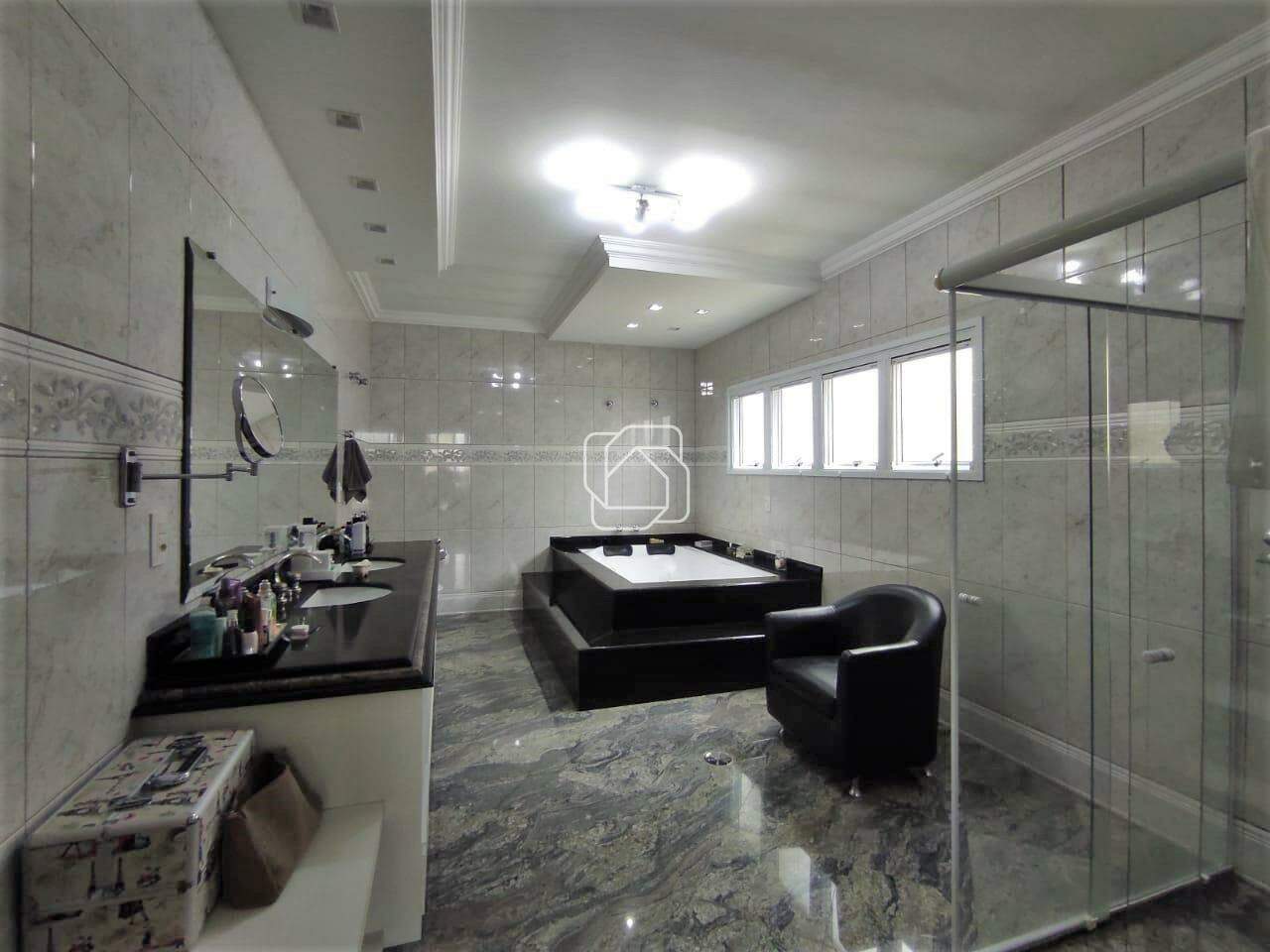 Casa de Condomínio para aluguel em Indaiatuba - SP - Vila Inglesa: BANHEIRO SUITE MASTER