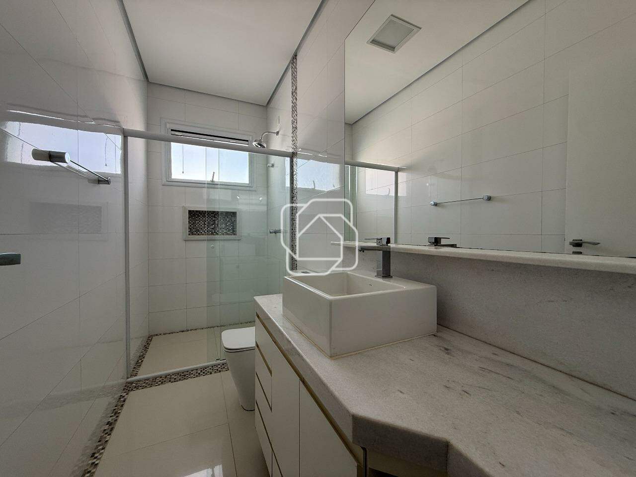Casa de Condomínio à venda em Indaiatuba - SP - Jardim Maison Du Parc: Banheiro