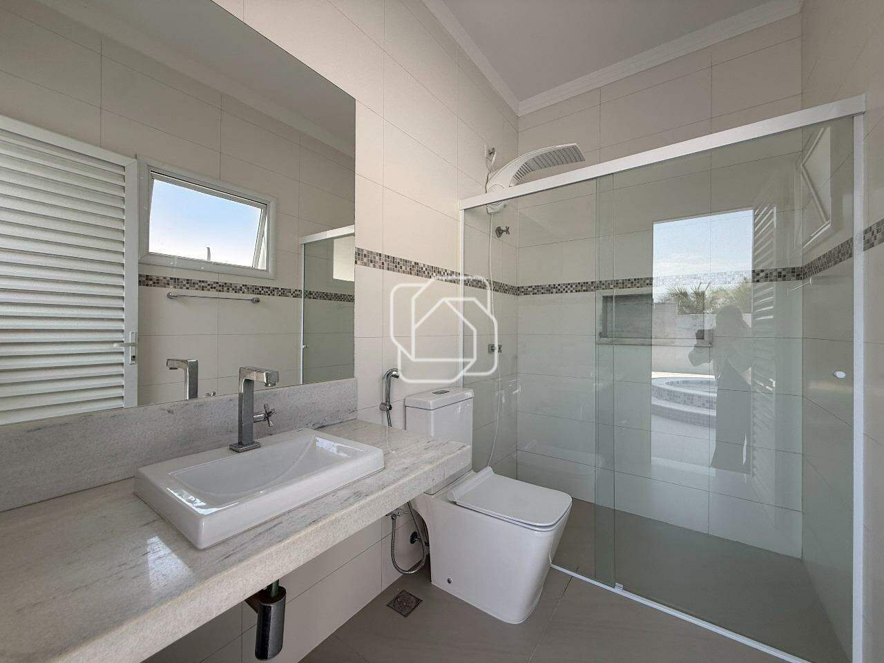 Casa de Condomínio à venda em Indaiatuba - SP - Jardim Maison Du Parc: Banheiro