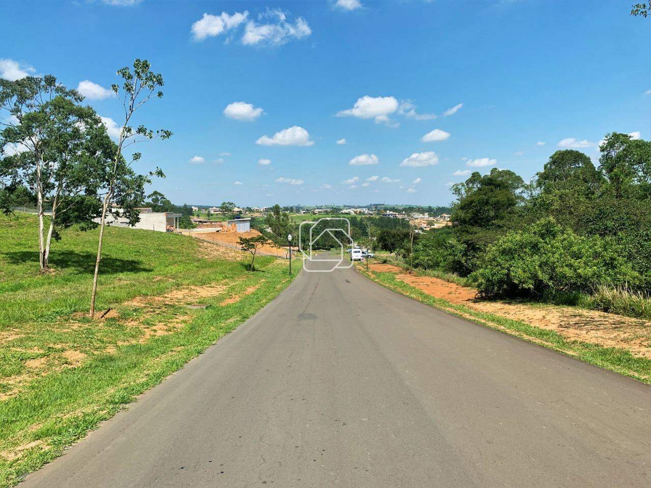 Terreno à venda em Itu - SP - Condomínio Terras de São José II: Rua do terreno