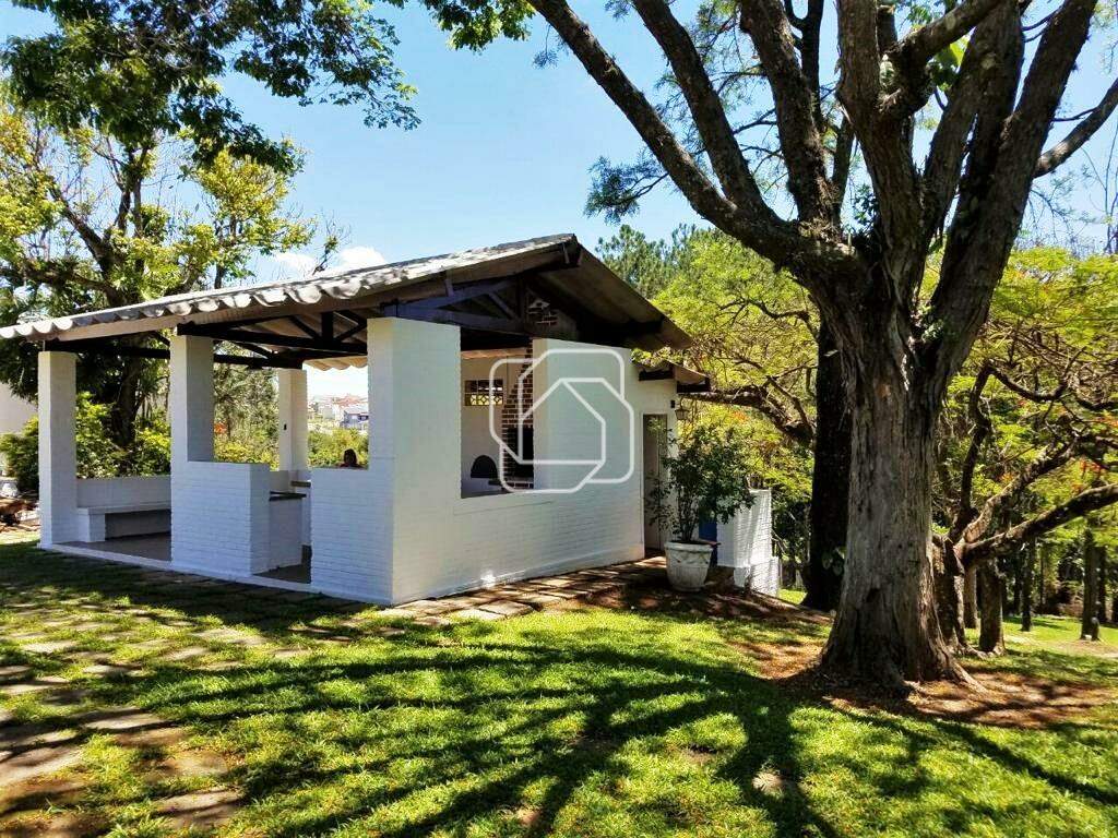 Casa de Condomínio à venda em Indaiatuba - SP - Lagos de Shanadu: Área da churrasqueira e gramado