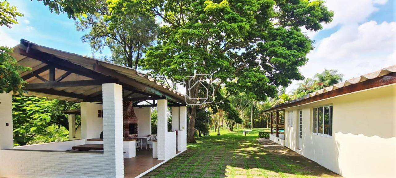 Casa de Condomínio à venda em Indaiatuba - SP - Lagos de Shanadu: Espaço gourmet e lateral da casa