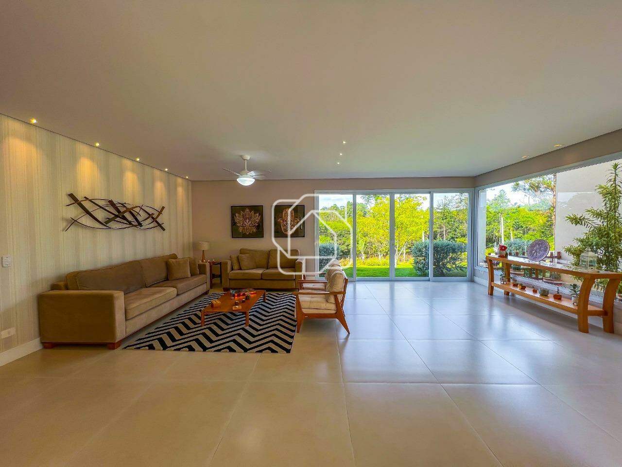 Casa de Condomínio à venda em Indaiatuba - SP - Lagos de Shanadu: Sala 2 ambientes
