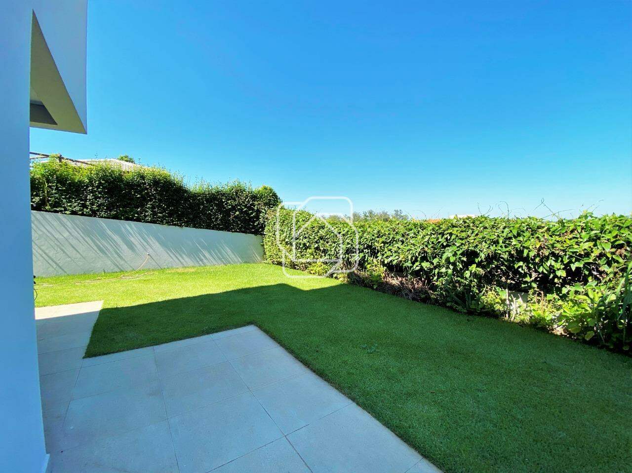 Casa de Condomínio à venda em Salto - SP - Terras de Mont Serrat: Quintal com gramado
