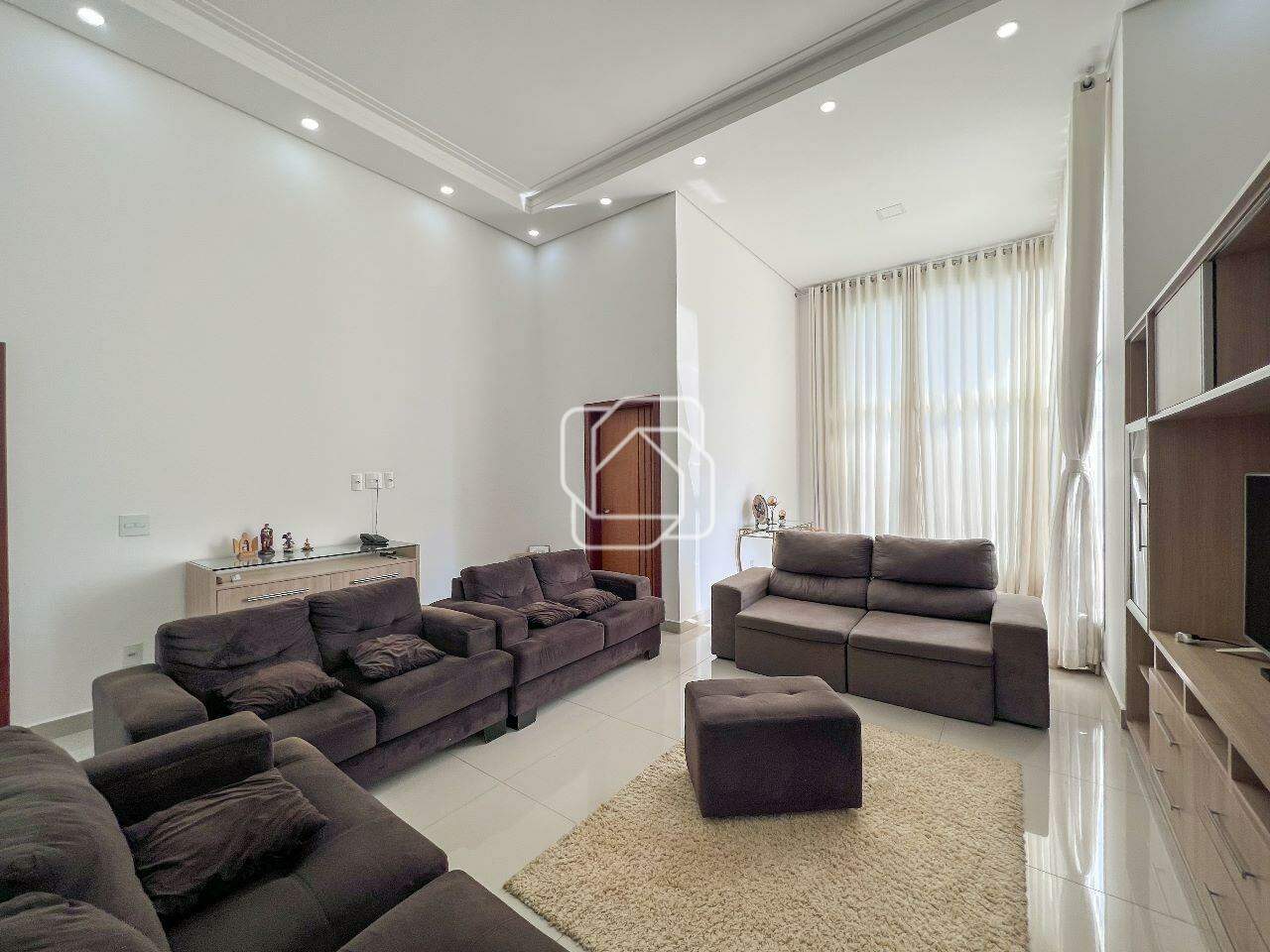 Casa de Condomínio à venda em Salto - SP - Terras de Mont Serrat: Sala de estar