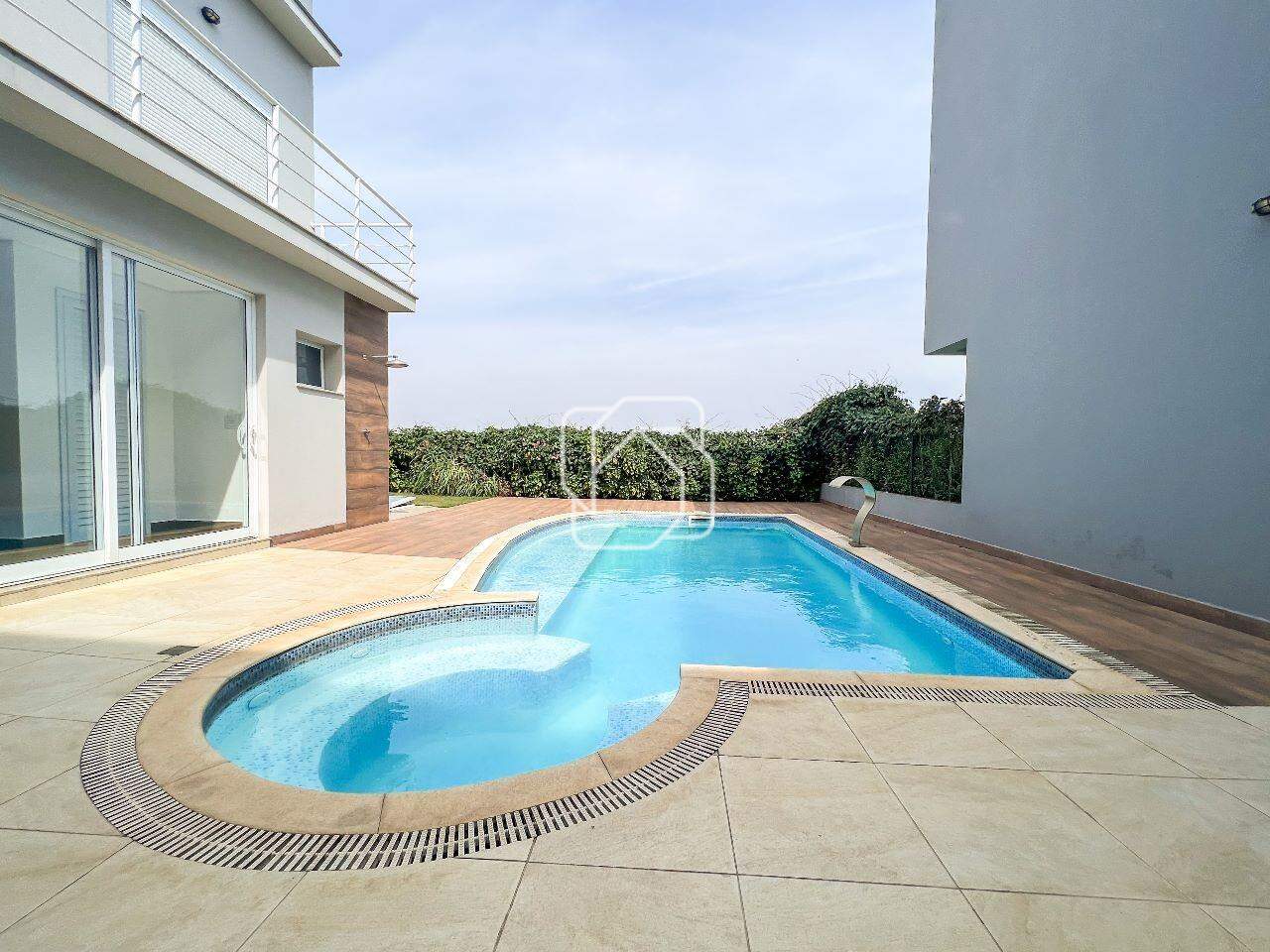 Casa de Condomínio à venda em Salto - SP - Terras de Mont Serrat: Piscina com prainha