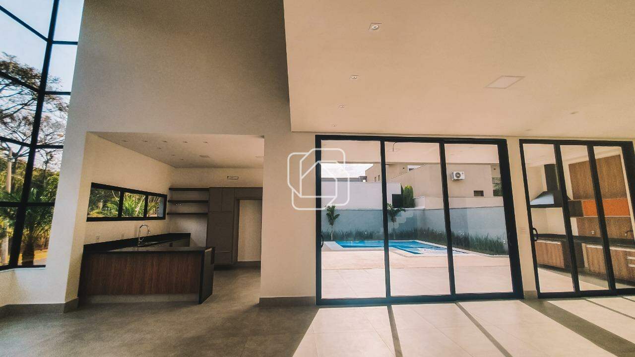 Casa de Condomínio à venda em Indaiatuba - SP - Jardim Residencial Santa Clara: Cozinha e área externa