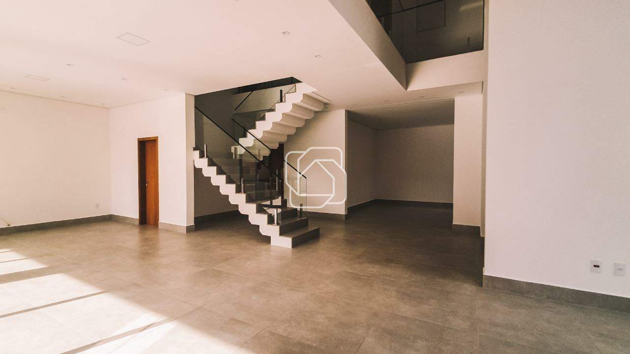 Casa de Condomínio à venda em Indaiatuba - SP - Jardim Residencial Santa Clara: Sala, acesso piso superior
