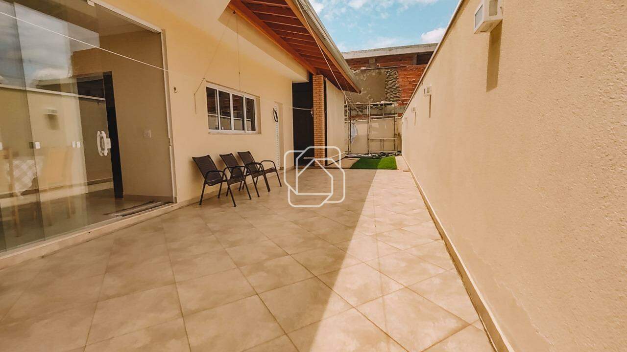Casa de Condomínio à venda em Salto - SP - Mirante dos Ypês: Extenso quintal
