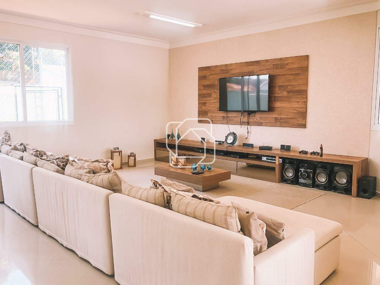 Casa de Condomínio à venda em Indaiatuba - SP - Vale das Laranjeiras: Sala de estar/TV