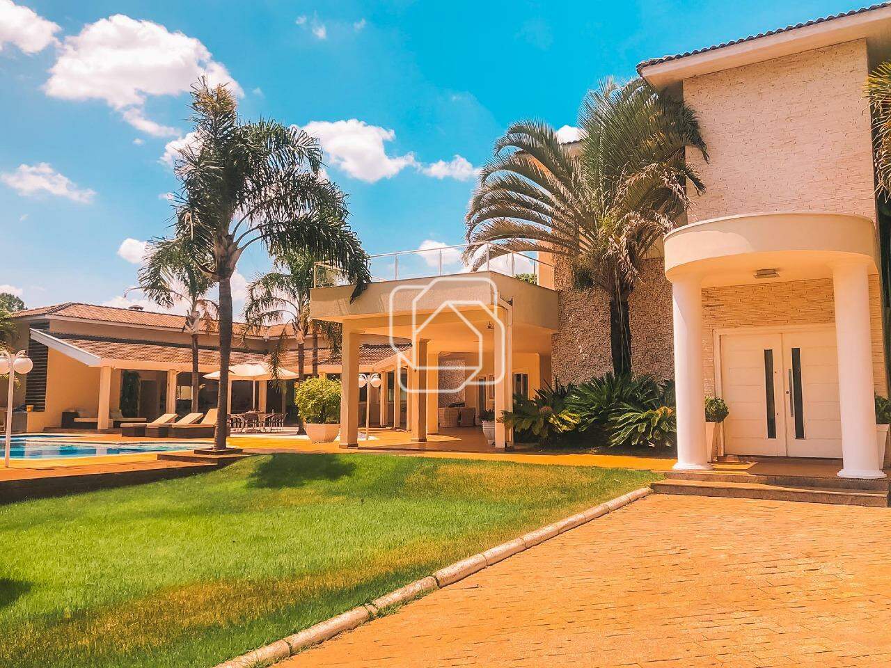 Casa de Condomínio à venda em Indaiatuba - SP - Vale das Laranjeiras: Fachada