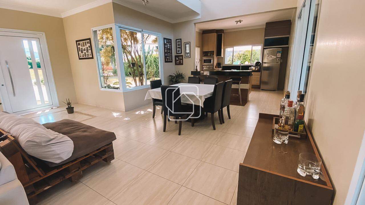 Casa de Condomínio à venda em Salto - SP - Residencial Primavera: Sala de estar e jantar