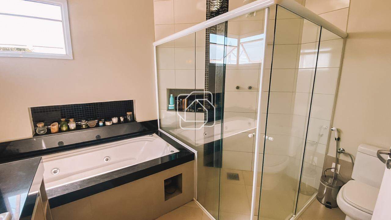 Casa de Condomínio à venda em Salto - SP - Residencial Primavera: Banheiro com banheira