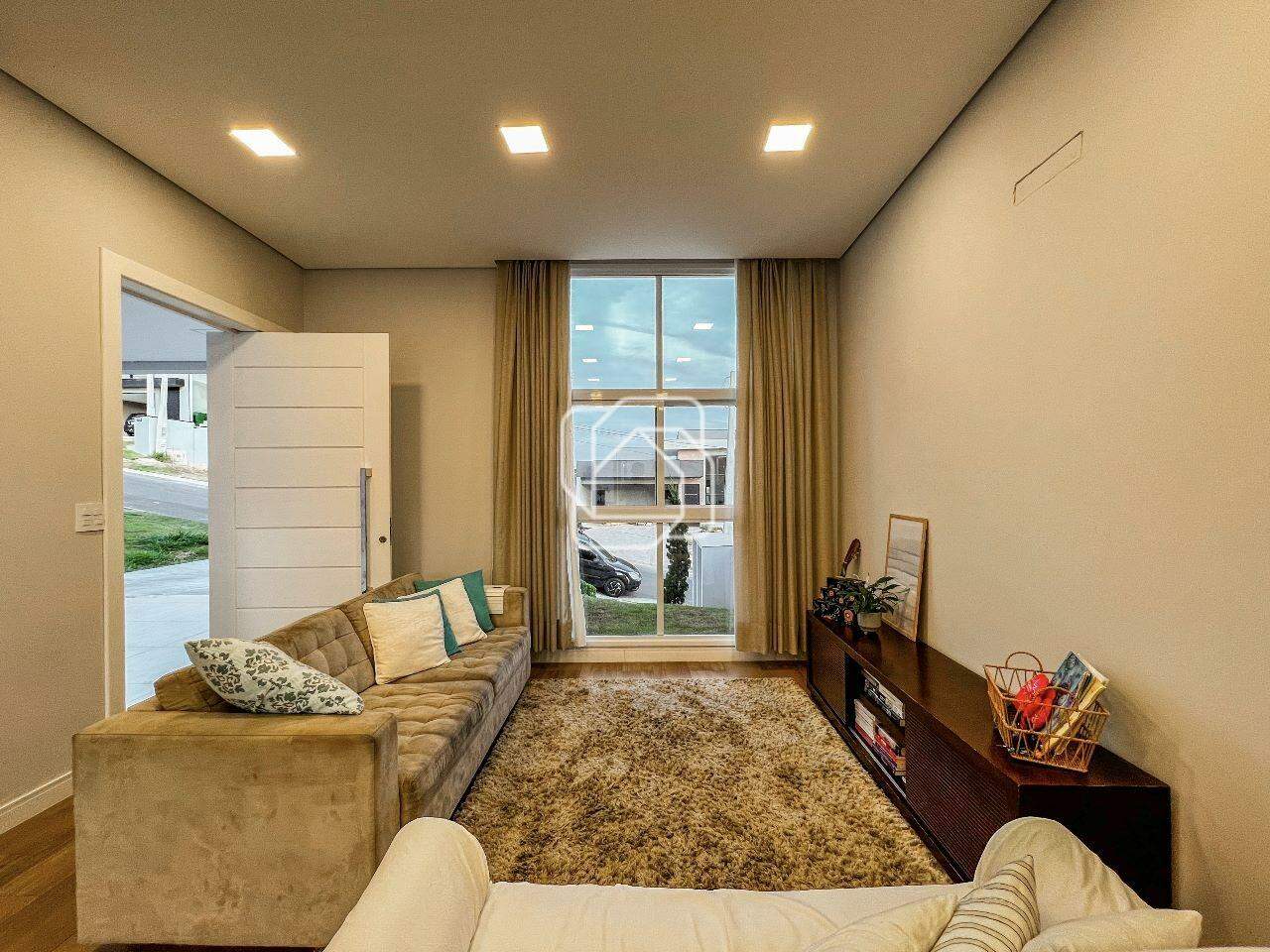 Casa de Condomínio à venda em Itu - SP - Condomínio Gardenville: Sala, entrada da casa