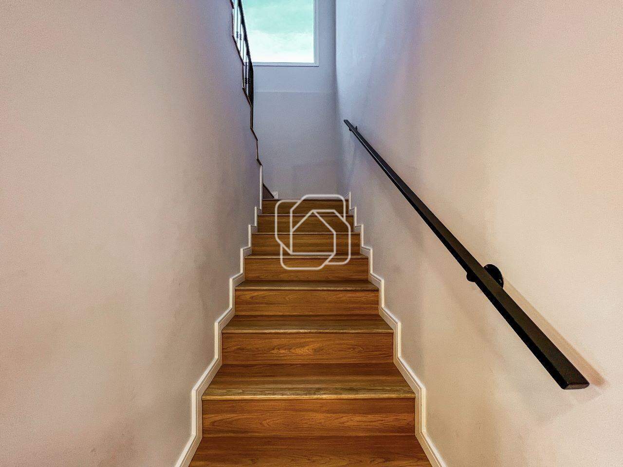 Casa de Condomínio à venda em Itu - SP - Condomínio Gardenville: Acesso piso superior