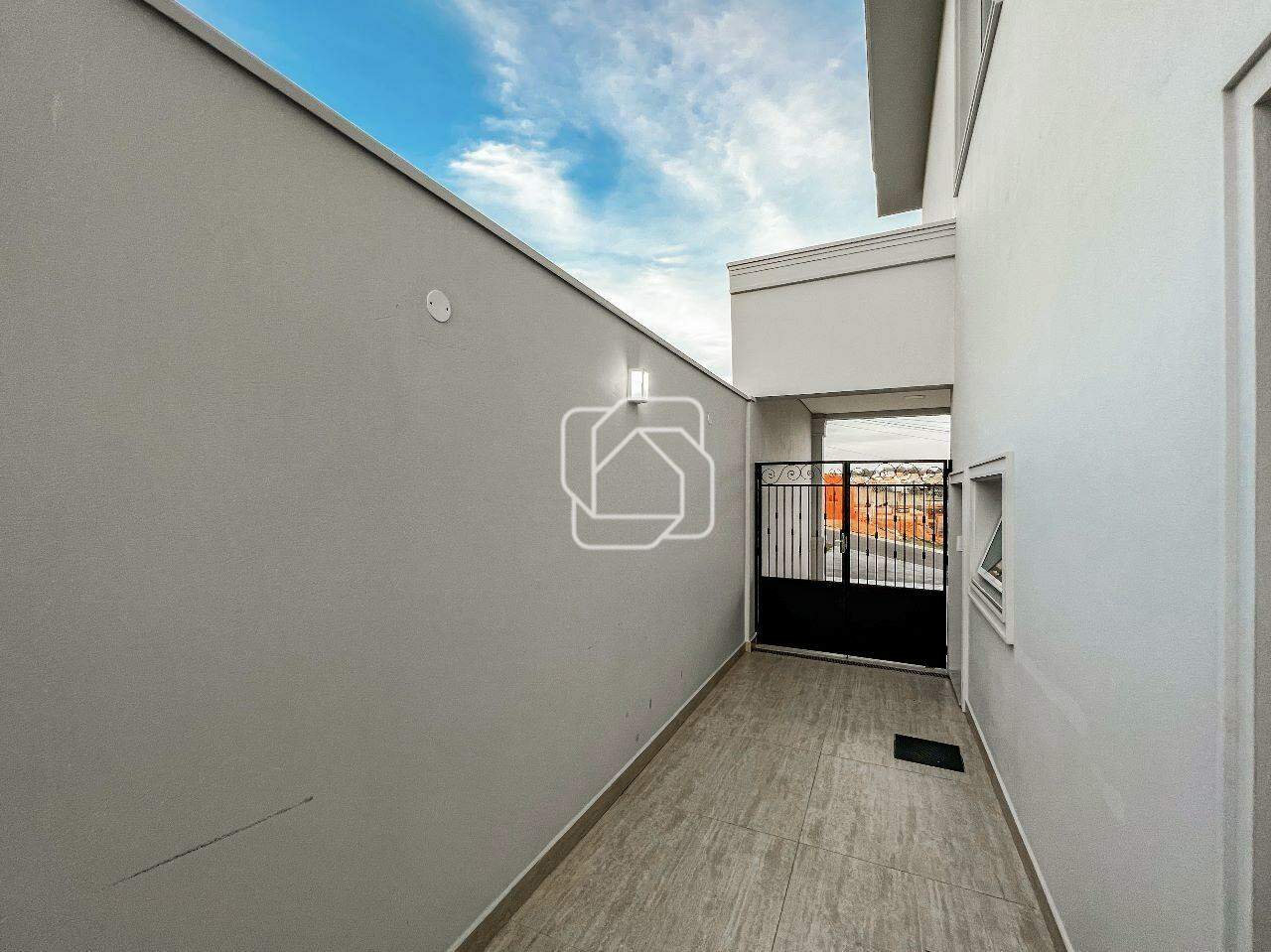 Casa de Condomínio à venda em Itu - SP - Condomínio Gardenville: Acesso lateral