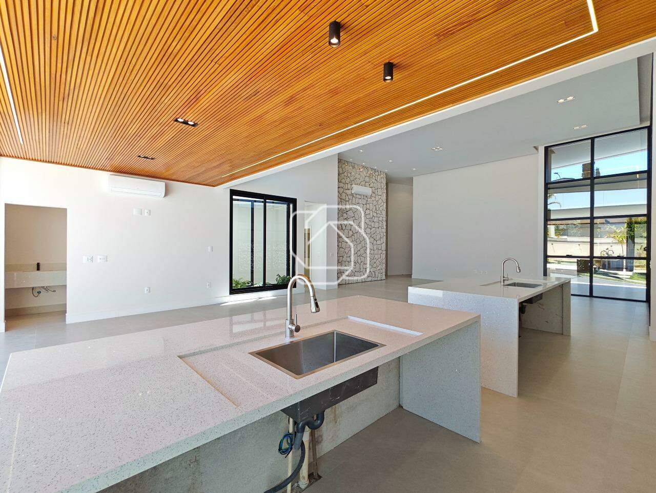 Casa de Condomínio à venda em Indaiatuba - SP - Jardim Residencial Santa Clara: Cozinha integrada