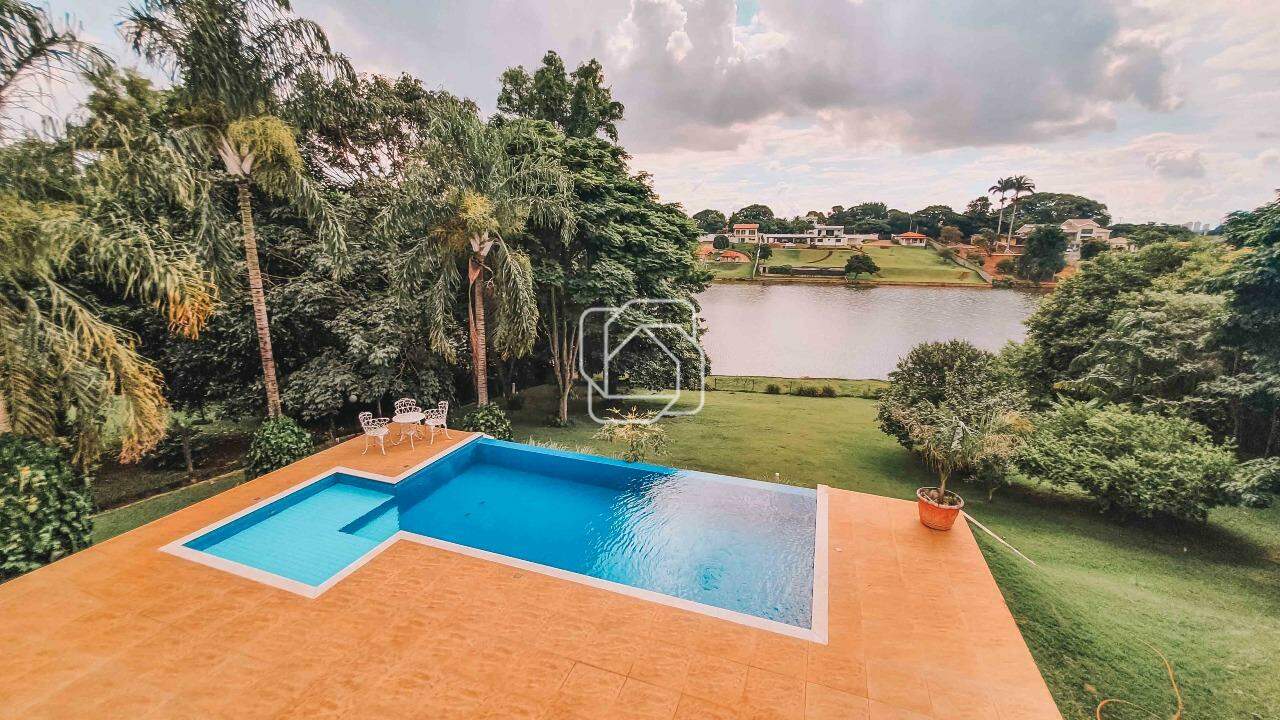 Casa de Condomínio à venda em Indaiatuba - SP - Colinas do Mosteiro de Itaici: Espaço da piscina com borda infinita