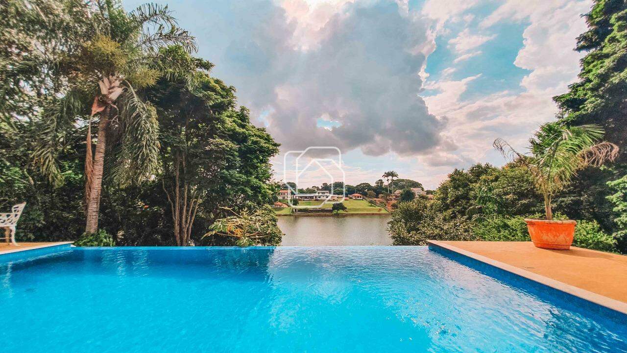 Casa de Condomínio à venda em Indaiatuba - SP - Colinas do Mosteiro de Itaici: Espaço da piscina com borda infinita