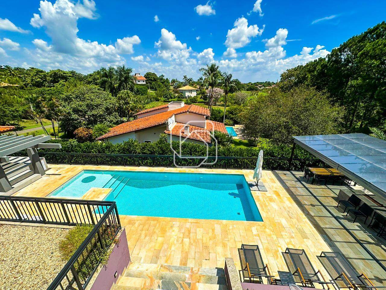 Casa de Condomínio à venda em Salto - SP - Condomínio Moradas São Luiz: Piscina vista do segundo andar