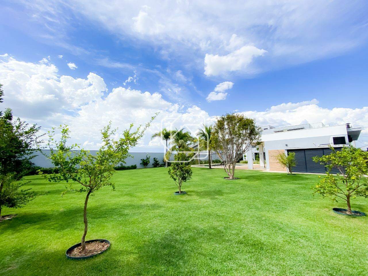 Casa de Condomínio à venda em Indaiatuba - SP - Jardim Quintas da Terracota: Jardim com pomar e horta