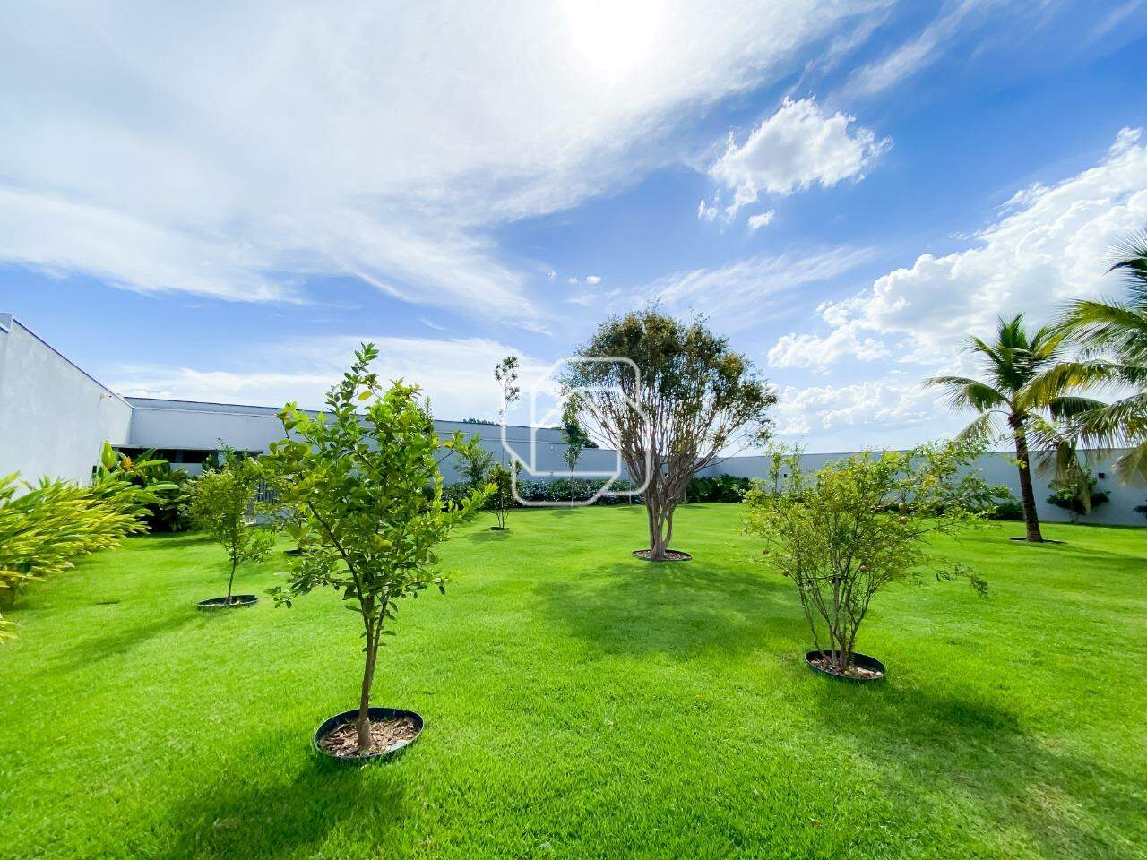 Casa de Condomínio à venda em Indaiatuba - SP - Jardim Quintas da Terracota: Jardim com pomar e horta