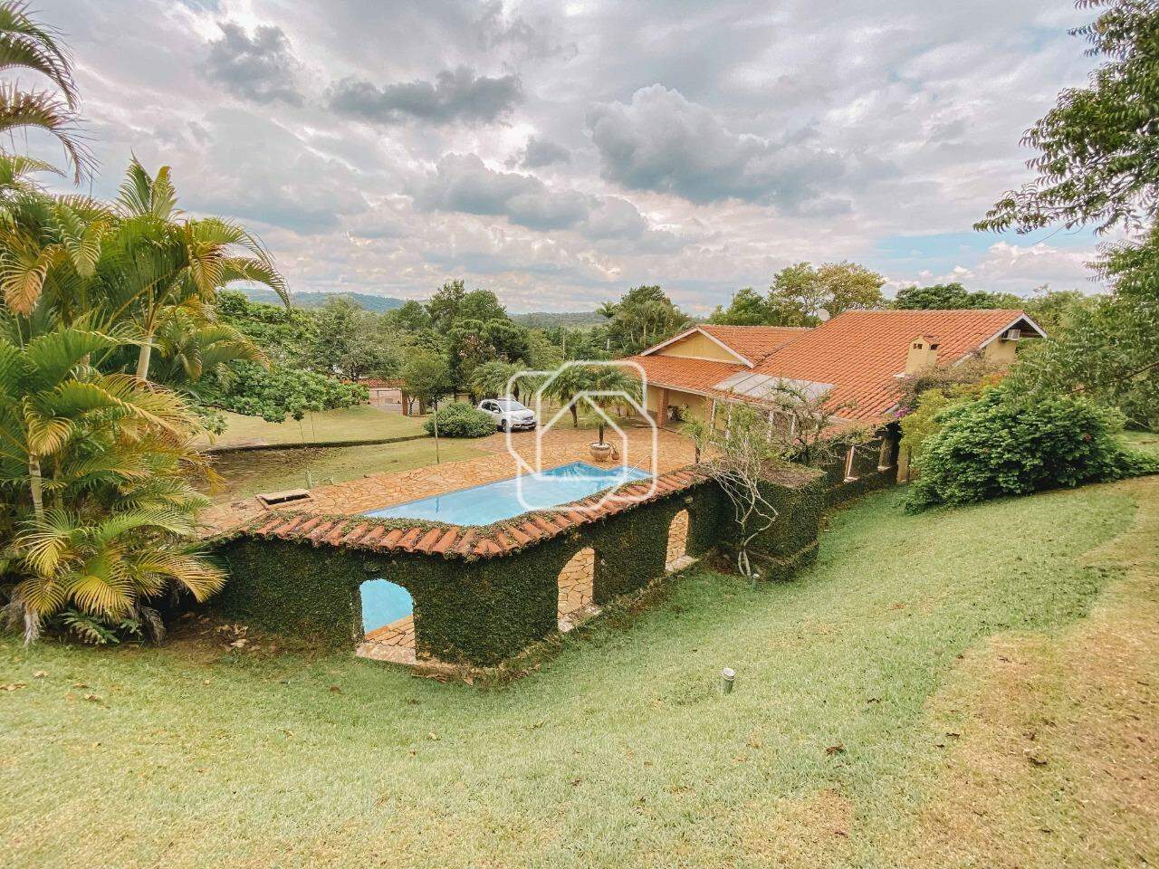 Casa de Condomínio à venda em Itu - SP - Condomínio City Castelo: Visão geral da casa e piscina