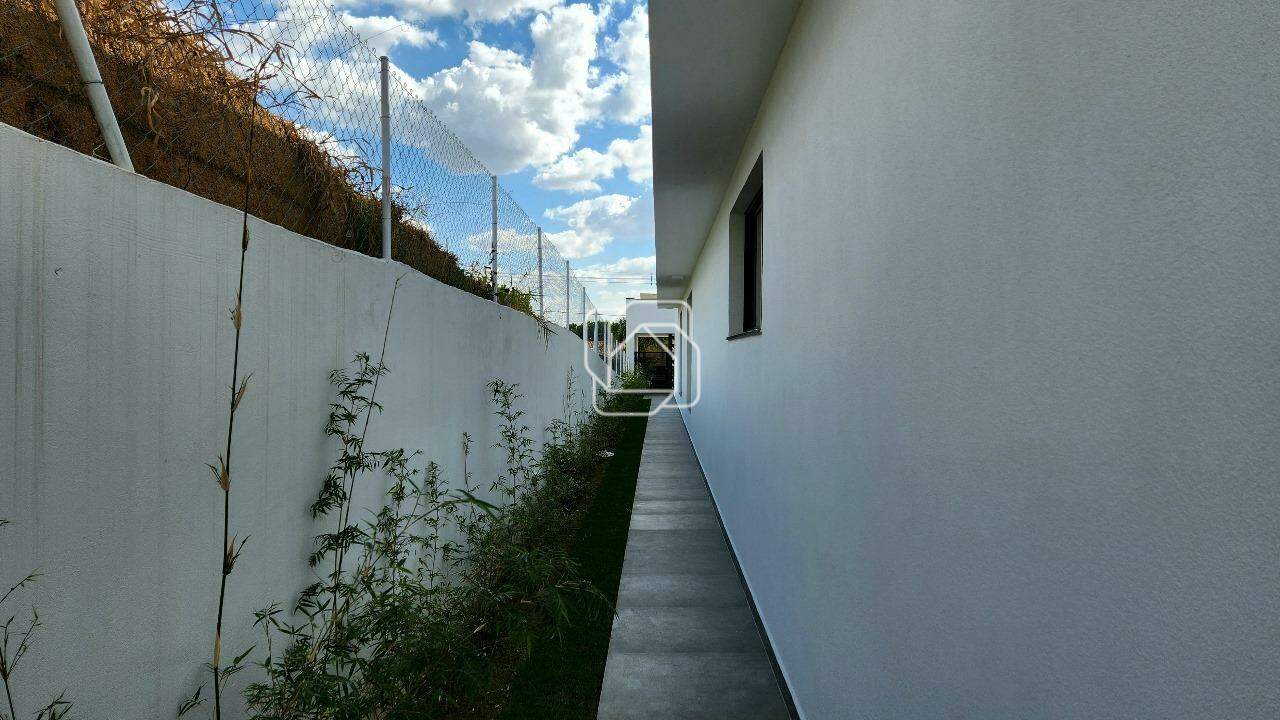 Casa de Condomínio à venda em Itu - SP - Condomínio Fazenda Kurumin: Corredor lateral