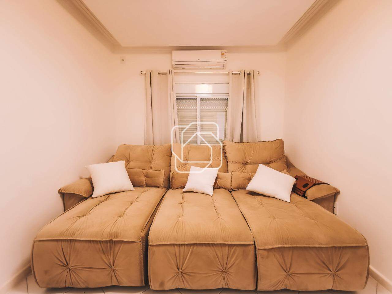 Casa de Condomínio à venda em Indaiatuba - SP - Jardim Vila Paradiso: Sala de TV privativa