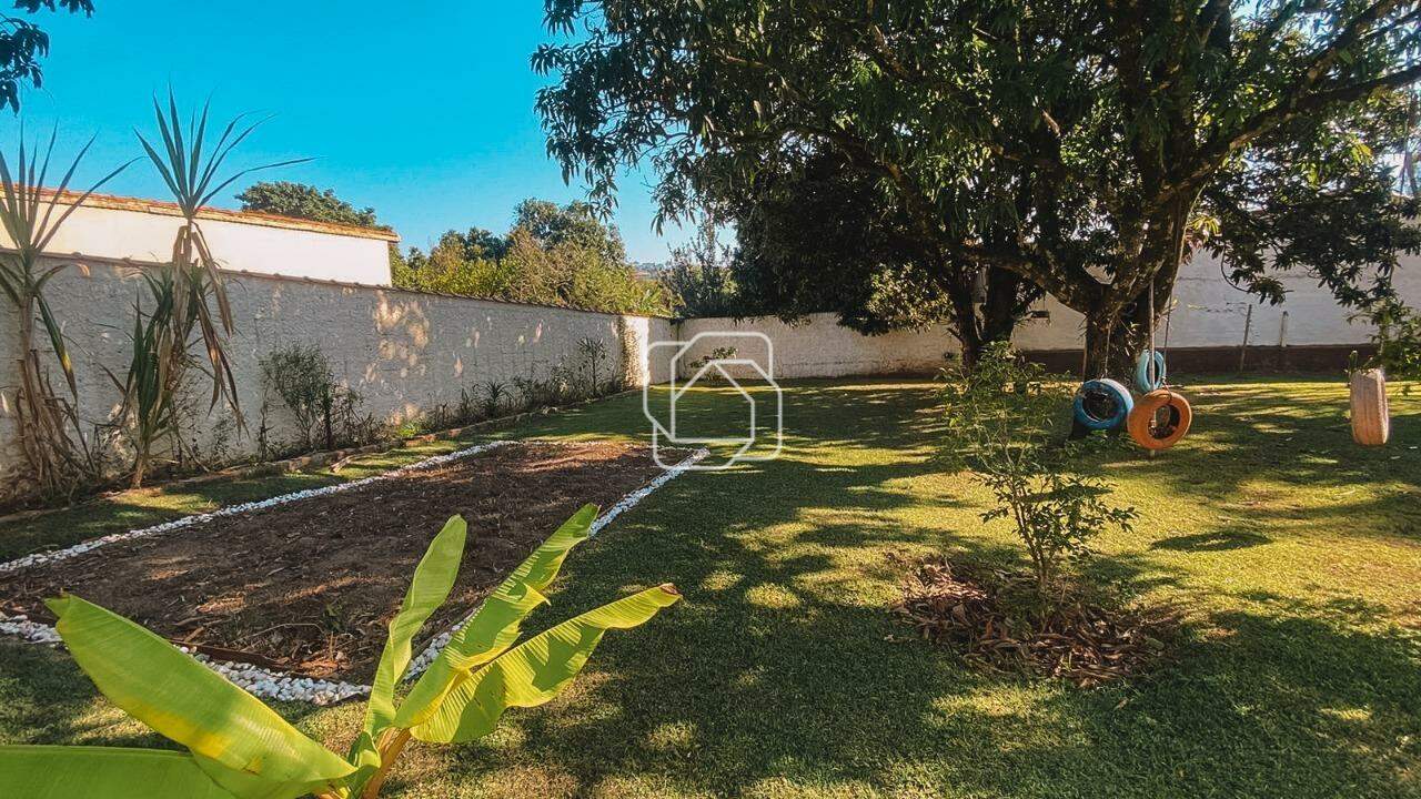 Casa de Condomínio à venda em Salto - SP - Condomínio Zuleika Jabour: Quintal, gramado