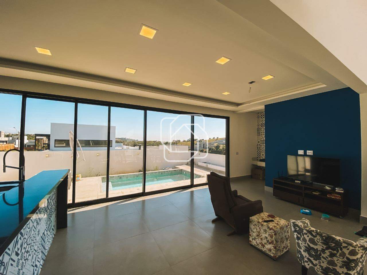 Casa de Condomínio à venda em Itu - SP - Residencial Saint Paul: Salas integradas, acesso externo