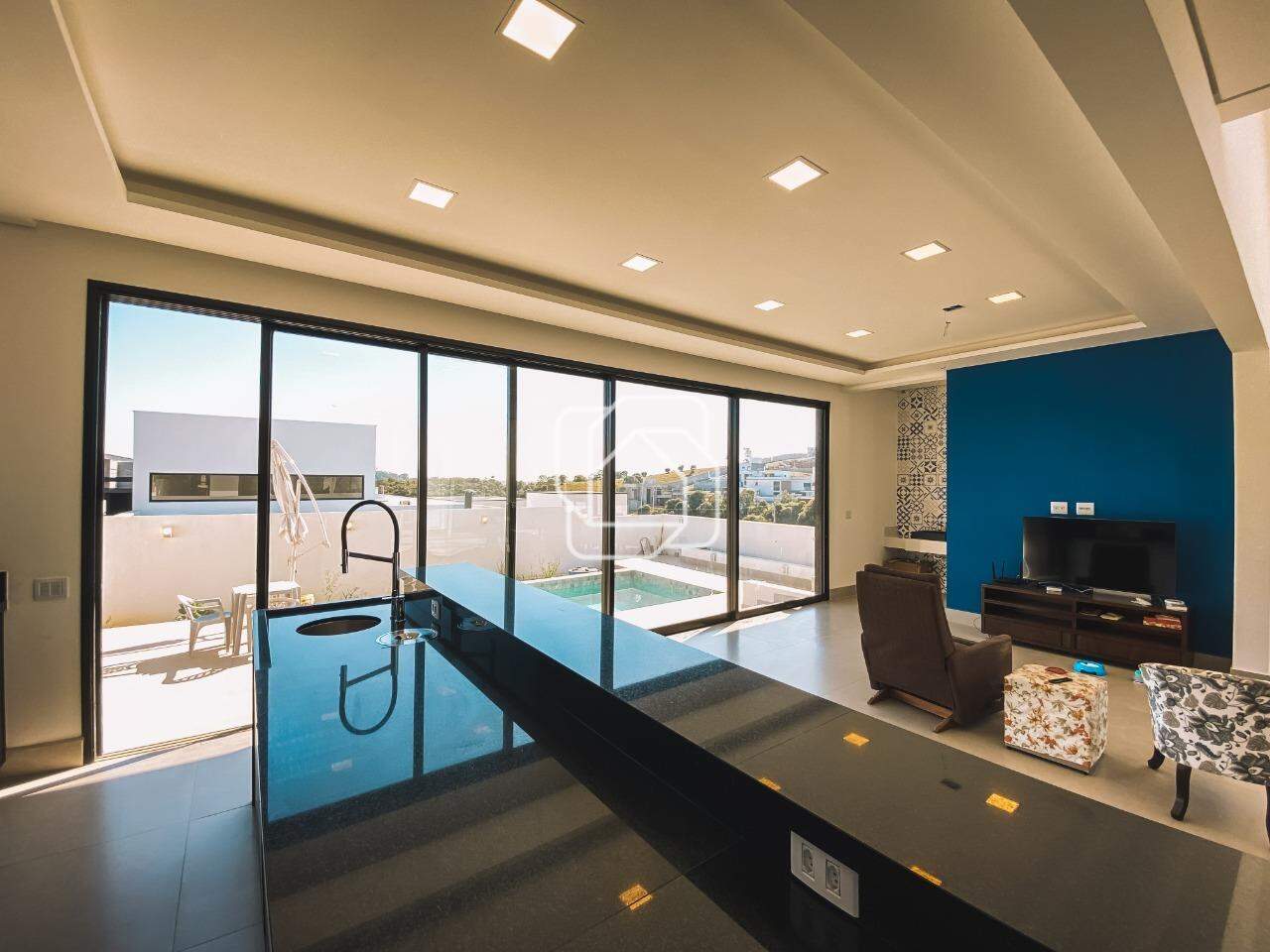 Casa de Condomínio à venda em Itu - SP - Residencial Saint Paul: Cozinha, acesso externo