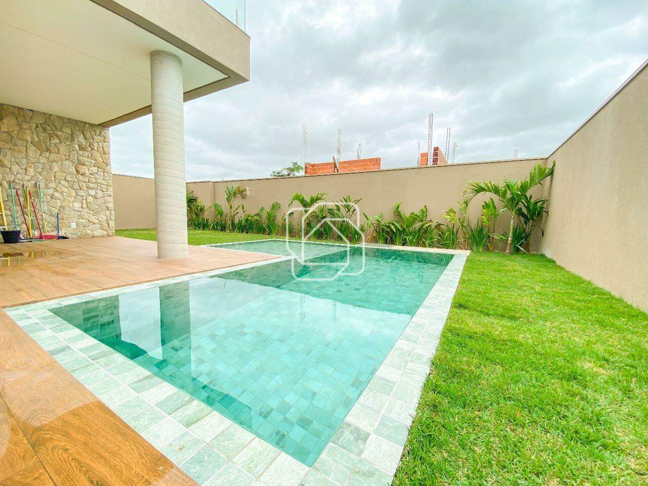 Casa de Condomínio à venda em Itu - SP - Condomínio Villas do Golfe: Piscina, gramado