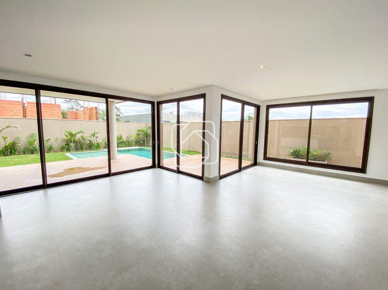 Casa de Condomínio à venda em Itu - SP - Condomínio Villas do Golfe: Sala, acesso externo