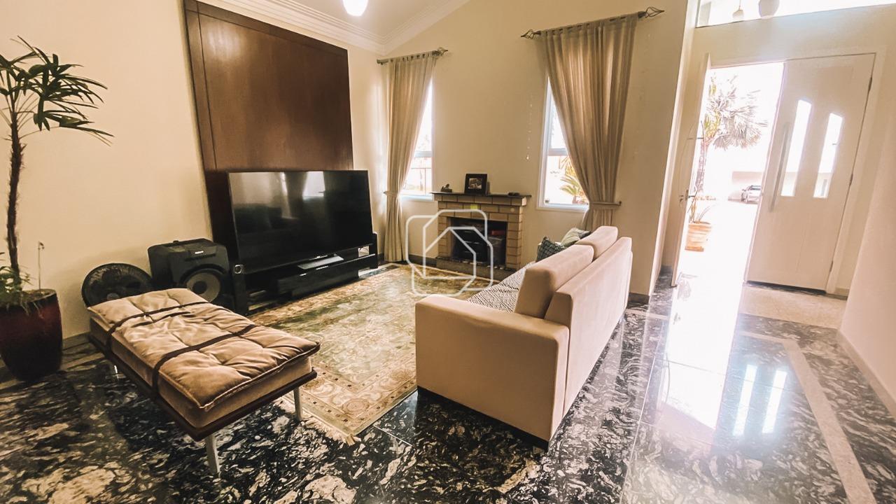 Casa de Condomínio à venda em Salto - SP - Terras de Mont Serrat: Sala de estar, lareira