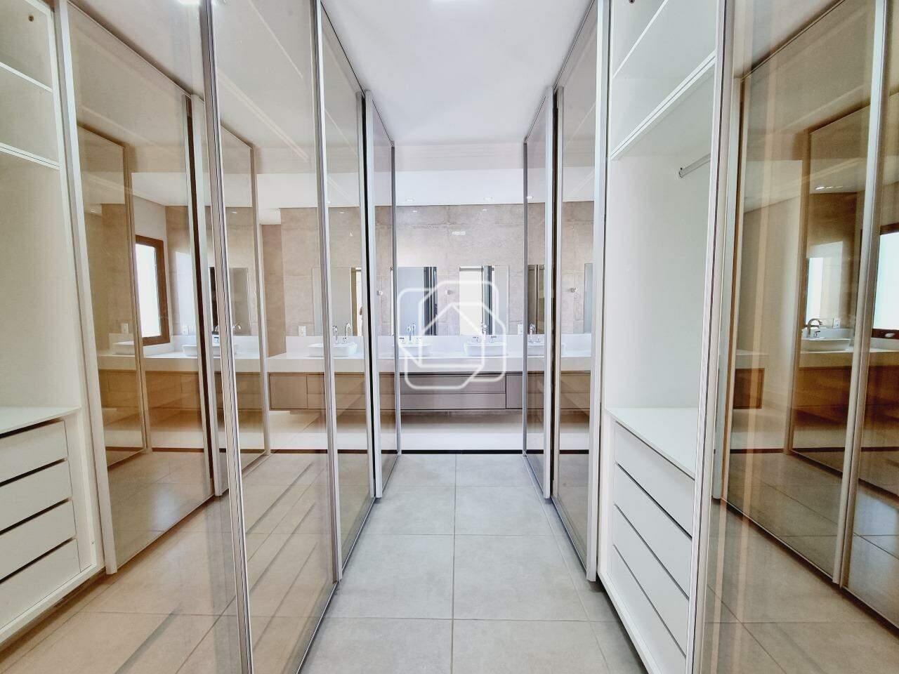 Casa de Condomínio para aluguel em Indaiatuba - SP - Residencial Duas Marias: Closet