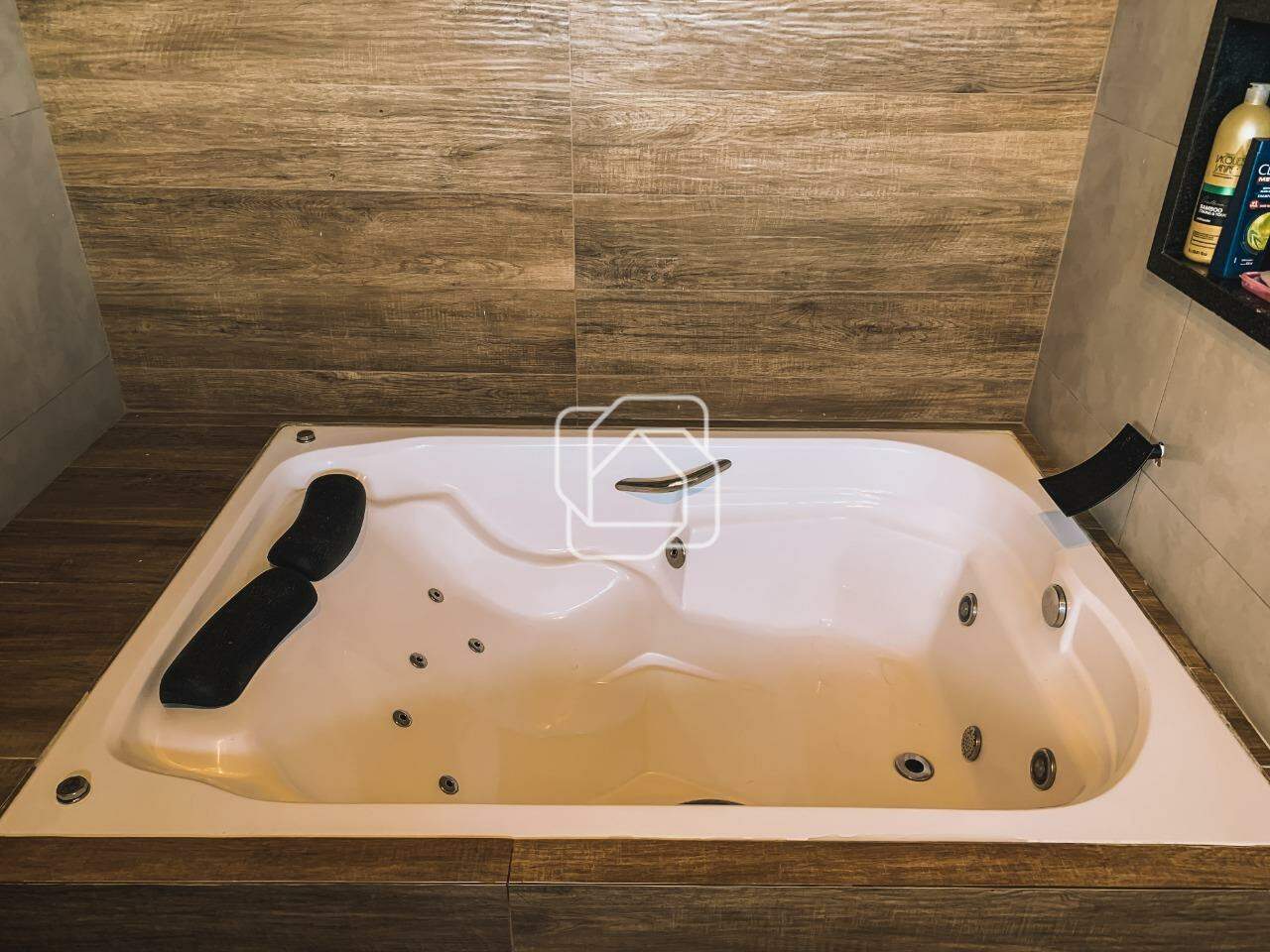 Casa de Condomínio à venda em Itu - SP - Residencial Saint Paul: Banheira