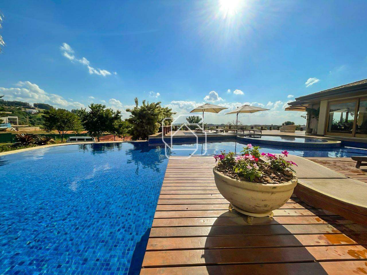 Casa de Condomínio à venda em Itupeva - SP - Fazenda da Grama: Deck de madeira, piscina