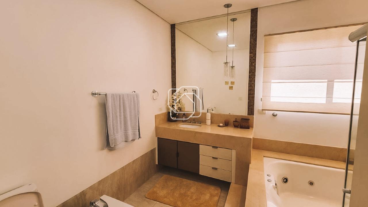 Casa de Condomínio à venda em Itu - SP - Jardim Plaza Atheneé: Banheiro, banheira