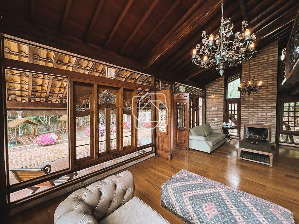 Casa de Condomínio à venda em Itu - SP - Condomínio Terras de São José: Sala de estar, lareira