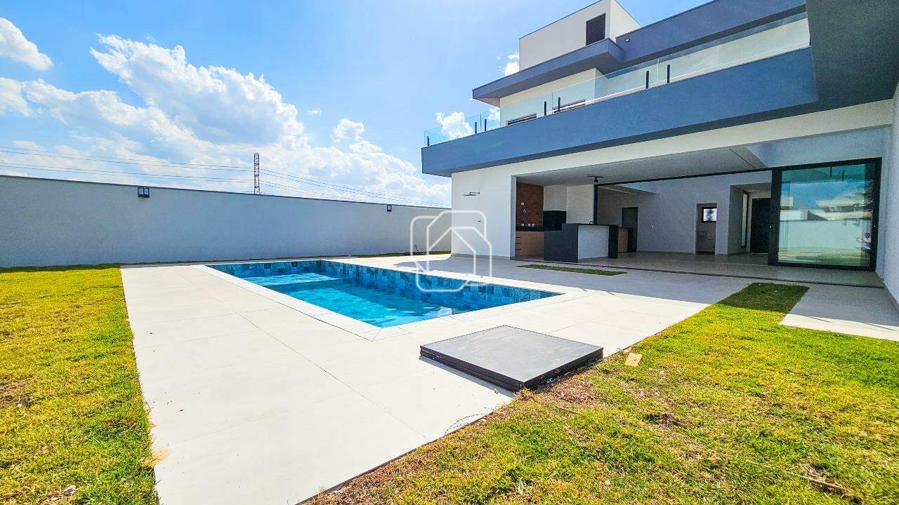 Casa de Condomínio à venda em Itu - SP - Residencial Parque Campos de Santo Antônio II: Quintal gramado com piscina